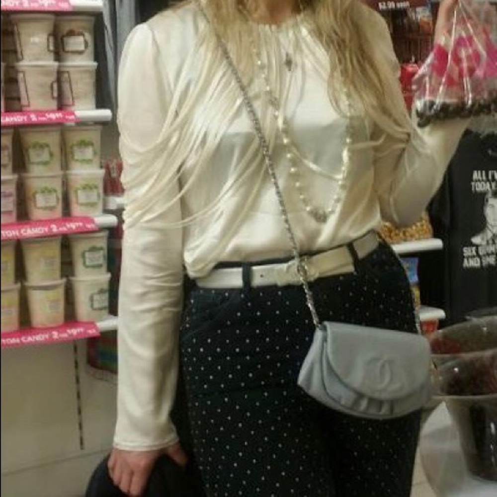 ❌SOLD❌CHANEL$3035 EXQUISITE RARE OFF WHITE BLOUSE TOP12CLOGO BUTTONS42 - Picture 6 of 6